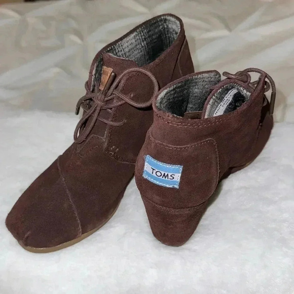 TOMS Suede Desert Wedge Booties Boots Size 8 Preppy Fall Winter Date Night - Picture 2 of 11